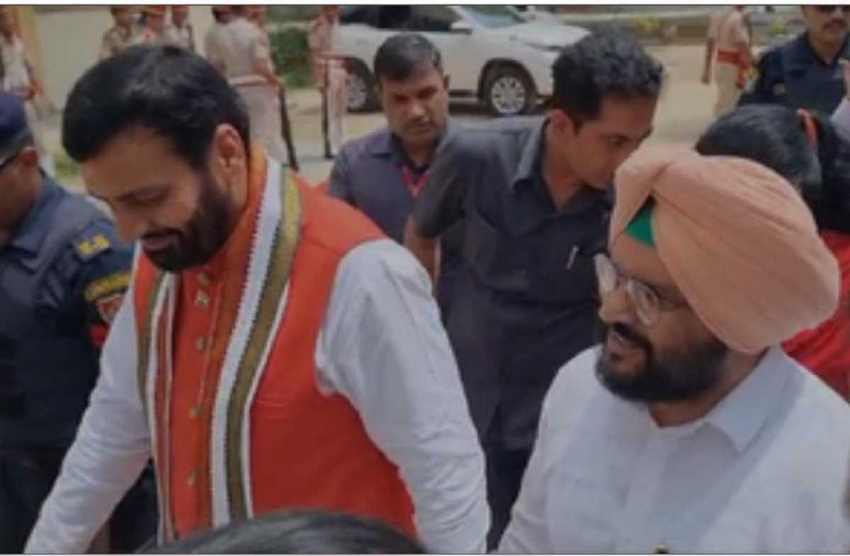 भाजपा में राजेंद्र सिंह देसूजोधा की घर वापसी, सीएम सैनी ने पगड़ी पहनाकर किया स्वागत भाजपा में राजेंद्र सिंह देसूजोधा की घर वापसी, सीएम सैनी ने पगड़ी पहनाकर किया स्वागत